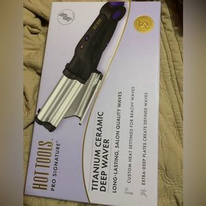 New in box hot tools wave wand deep waver